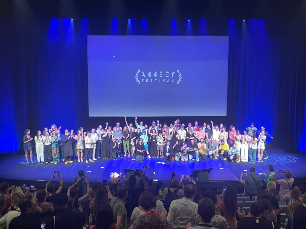 Tutti i vincitori e i giurati sul palco del Festival di Annecy